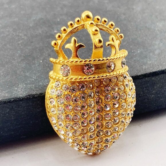 NLH Vintage clear rhinestone and gold tone metal heart and crown shaped brooch - Picture 6 of 9